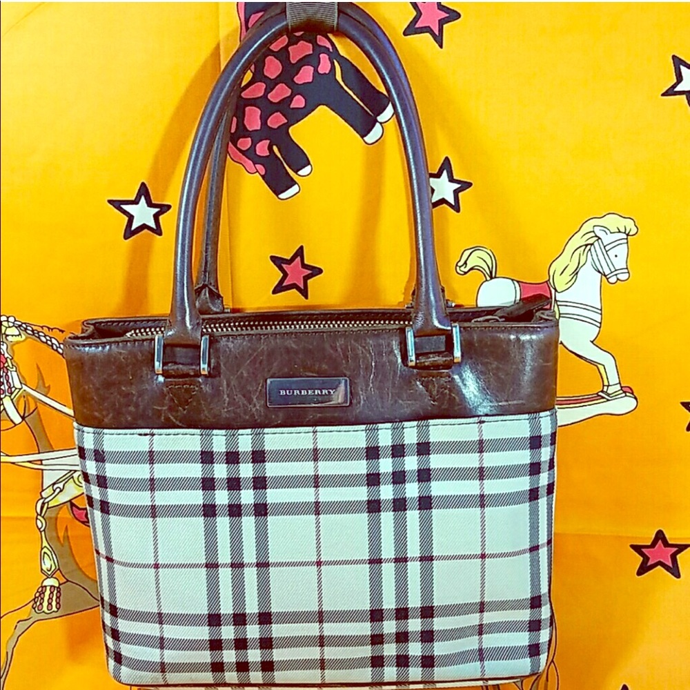 Burberry 👜
